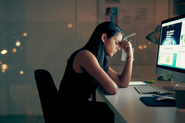 O burnout é um estado de exaustão física e mental causado pelo excesso de demandas no trabalho moderno, explica Gustavo Luíz Guilherme Pinto.