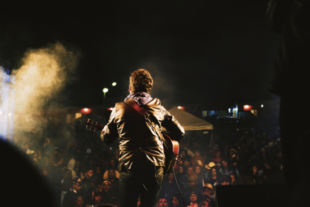 Marcio André Savi compartilha dicas para aproveitar ao máximo a emoção dos shows ao vivo.