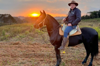 Altevir Seidel revela como a alimentação equilibrada é a base do bem-estar e da performance de um cavalo saudável.
