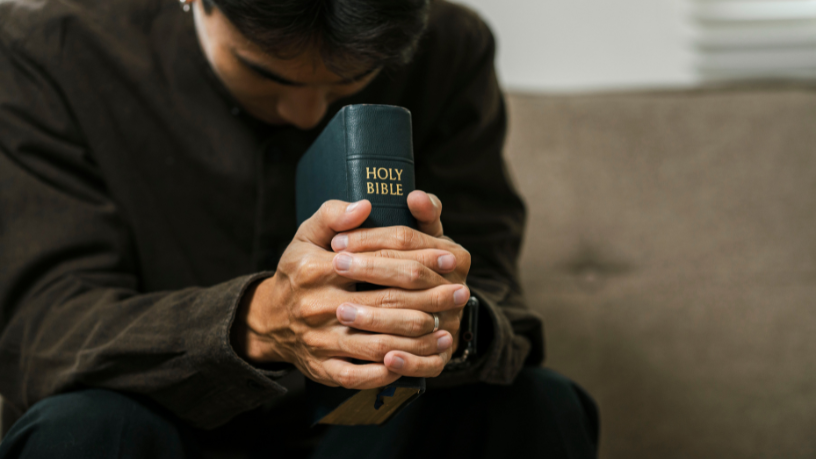 A defesa da vida como resposta à cultura da morte na reflexão de Jose Eduardo De Oliveira e Silva.