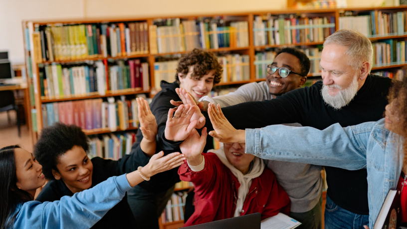 O autor literário contribui para diálogos sociais e culturais relevantes na sociedade contemporânea, afirma Alfredo Moreira Filho.