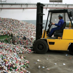 ReciclaBR explica como a reciclagem contribui para metas de descarbonização e sustentabilidade.