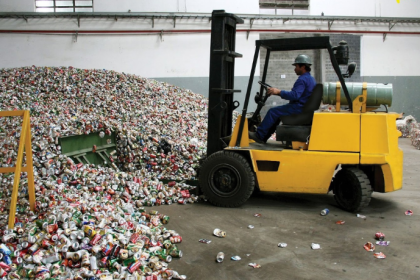 ReciclaBR explica como a reciclagem contribui para metas de descarbonização e sustentabilidade.